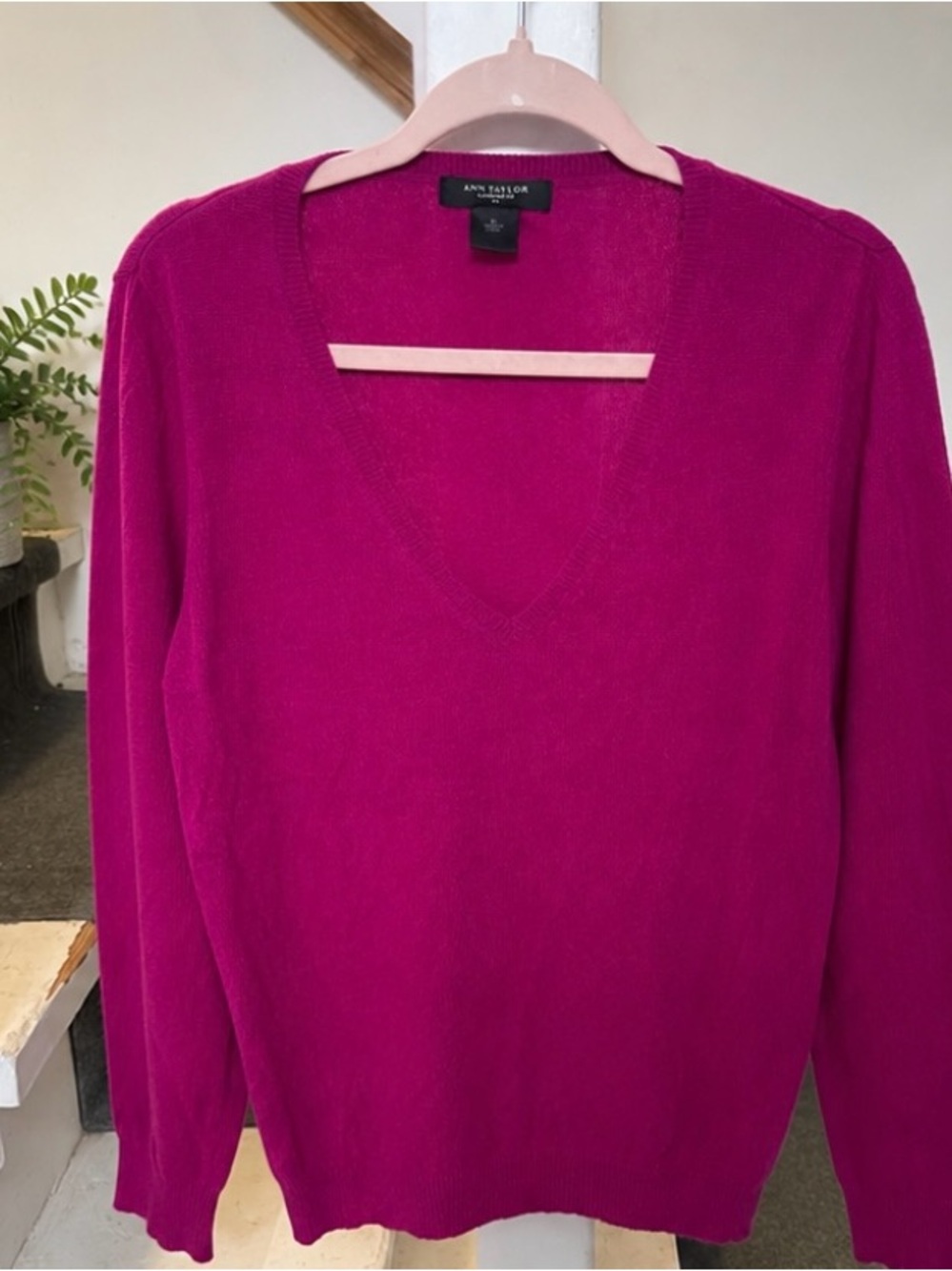 💖 Ann Taylor Cashmere V-Neck Sweater | XL | Bright Pink/Fuchsia 💖 0034